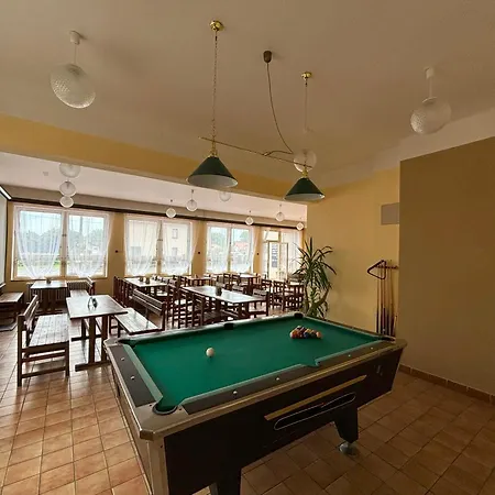 Gæstehus Restaurace A U Jezirka Hrimezdice