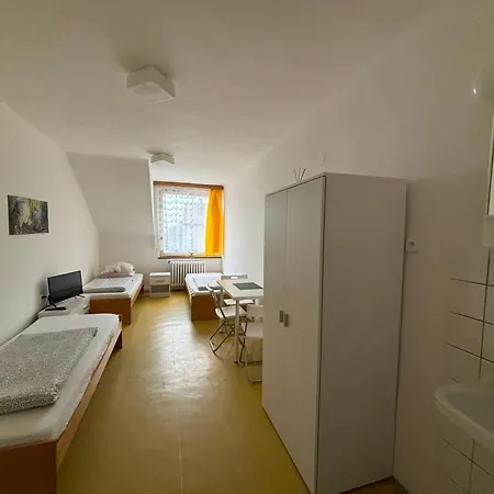 Konukevi Restaurace A U Jezirka Hrimezdice