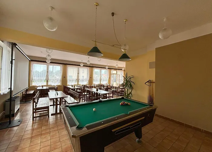 Gæstehus Restaurace A U Jezirka Hrimezdice